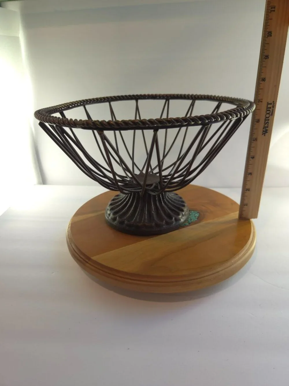 Industrial Farmhouse Metal Wire Footed Centerpiece Basket – Heavy Base